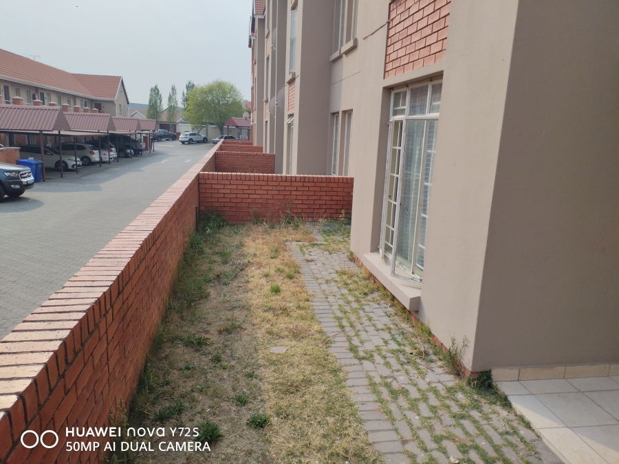2 Bedroom Property for Sale in Kosmosdal Gauteng