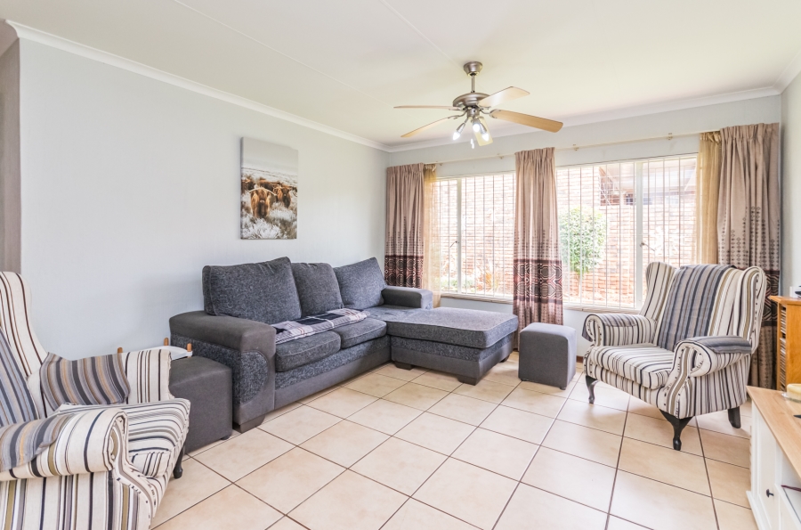 3 Bedroom Property for Sale in Die Hoewes Gauteng