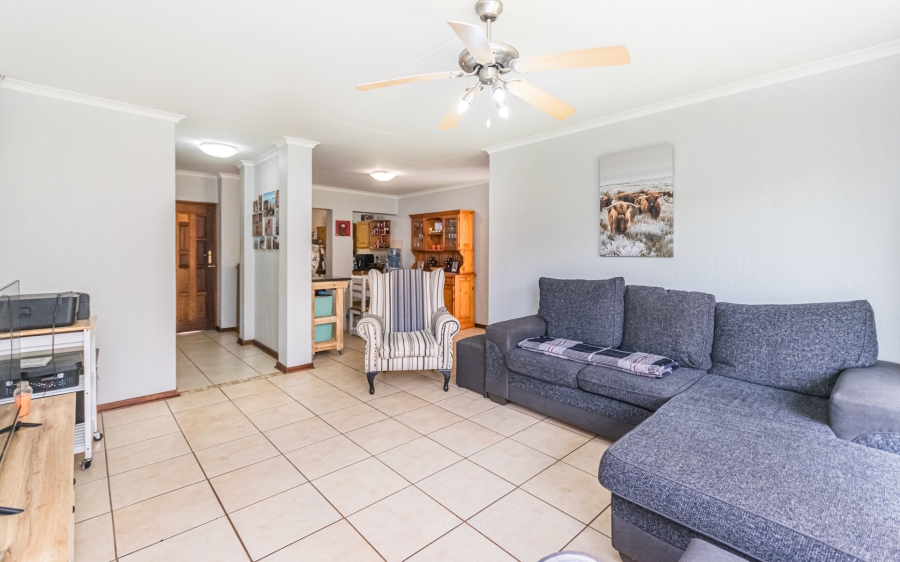 3 Bedroom Property for Sale in Die Hoewes Gauteng