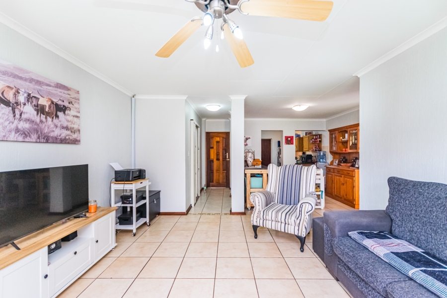 3 Bedroom Property for Sale in Die Hoewes Gauteng