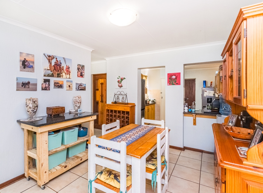 3 Bedroom Property for Sale in Die Hoewes Gauteng