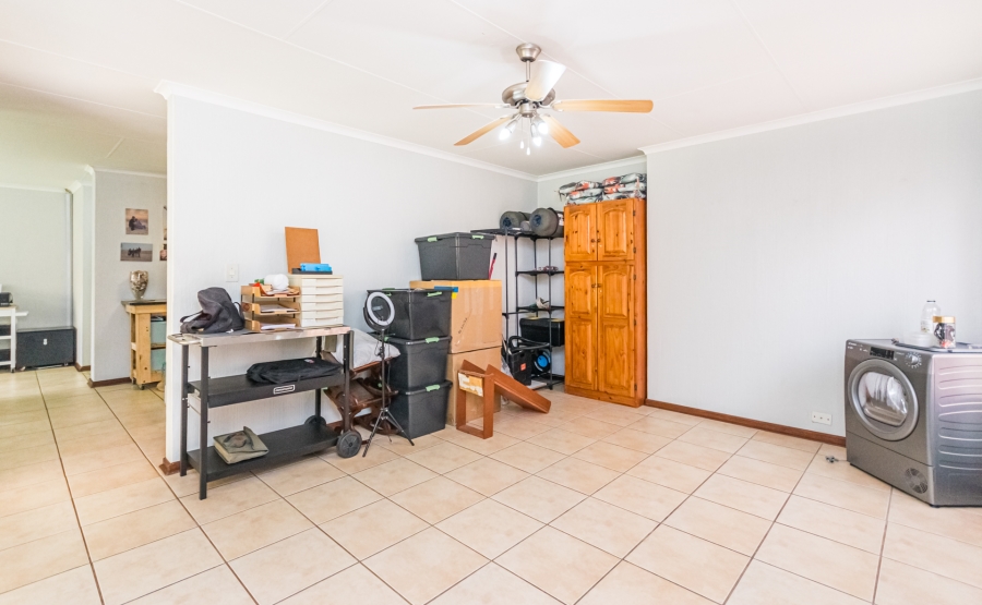 3 Bedroom Property for Sale in Die Hoewes Gauteng