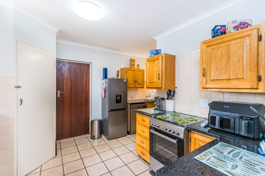 3 Bedroom Property for Sale in Die Hoewes Gauteng