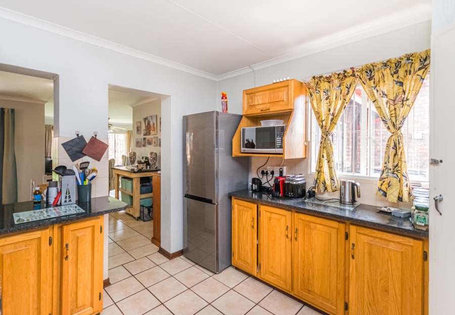 3 Bedroom Property for Sale in Die Hoewes Gauteng