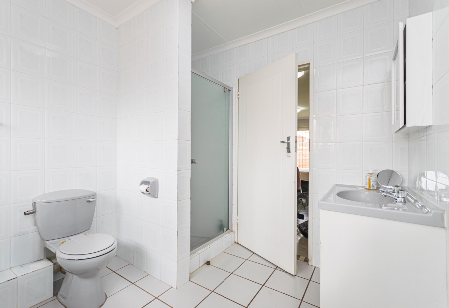 3 Bedroom Property for Sale in Die Hoewes Gauteng