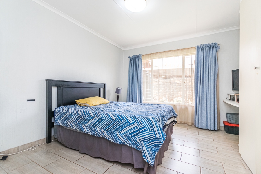 3 Bedroom Property for Sale in Die Hoewes Gauteng