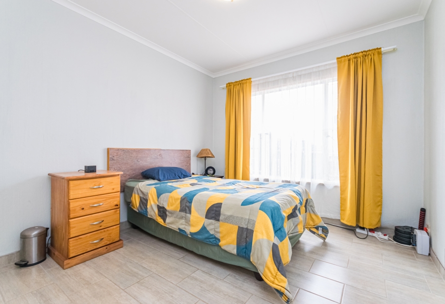 3 Bedroom Property for Sale in Die Hoewes Gauteng