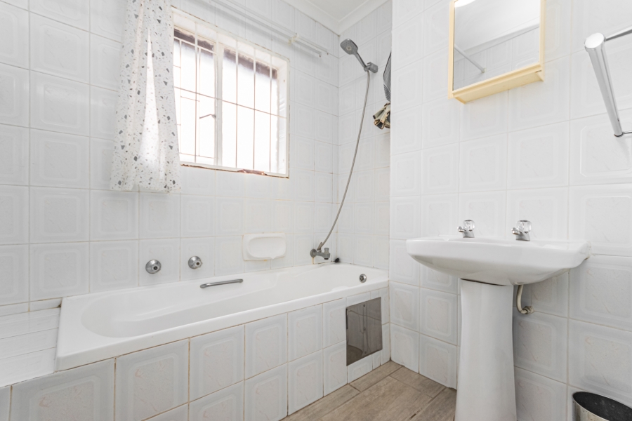 3 Bedroom Property for Sale in Die Hoewes Gauteng