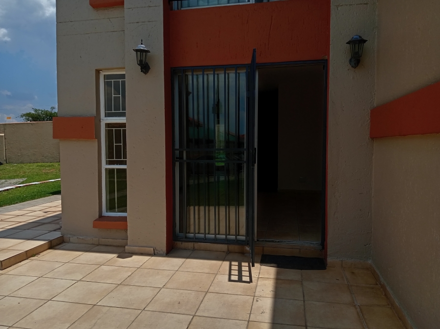 To Let 2 Bedroom Property for Rent in Ormonde View Gauteng
