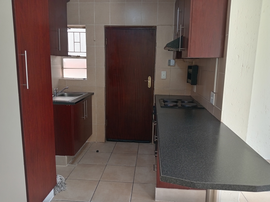 To Let 2 Bedroom Property for Rent in Ormonde View Gauteng