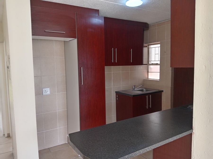 To Let 2 Bedroom Property for Rent in Ormonde View Gauteng
