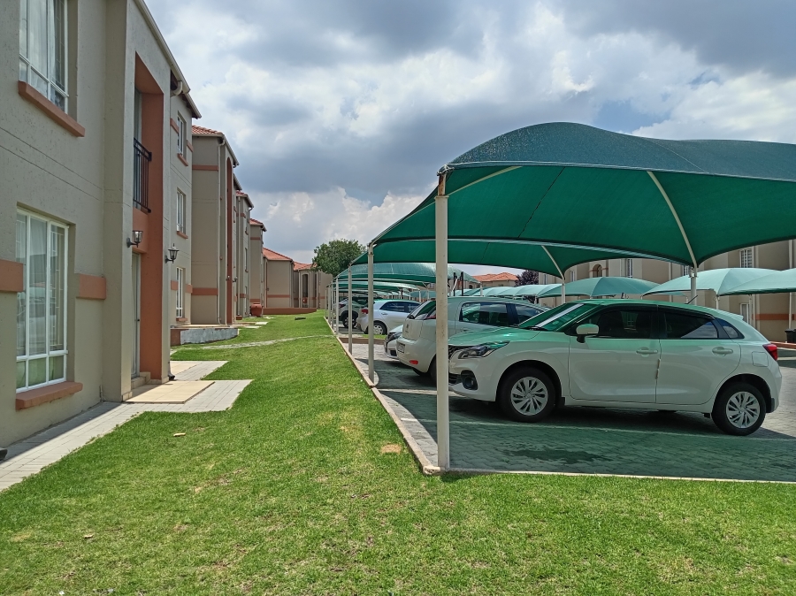 To Let 2 Bedroom Property for Rent in Ormonde View Gauteng