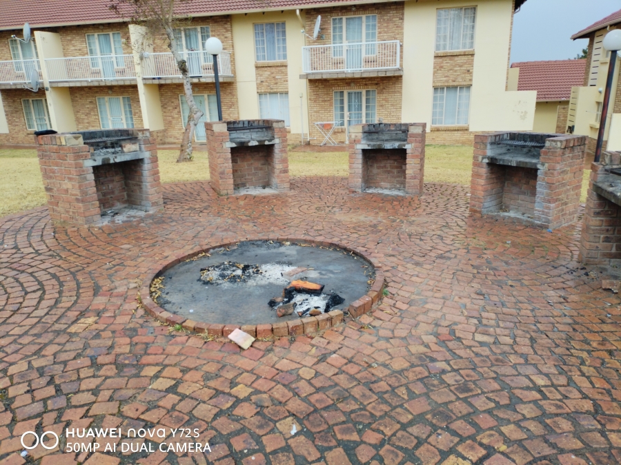1 Bedroom Property for Sale in Kosmosdal Gauteng