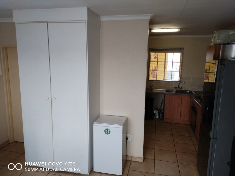 1 Bedroom Property for Sale in Kosmosdal Gauteng