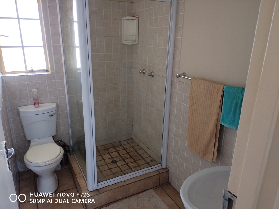 1 Bedroom Property for Sale in Kosmosdal Gauteng