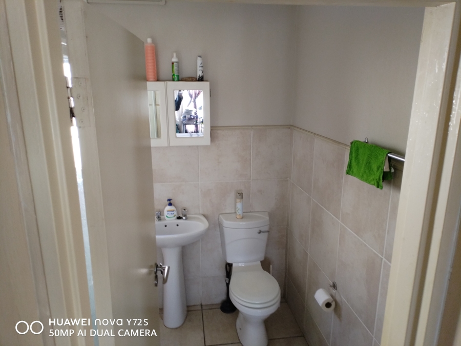 1 Bedroom Property for Sale in Kosmosdal Gauteng
