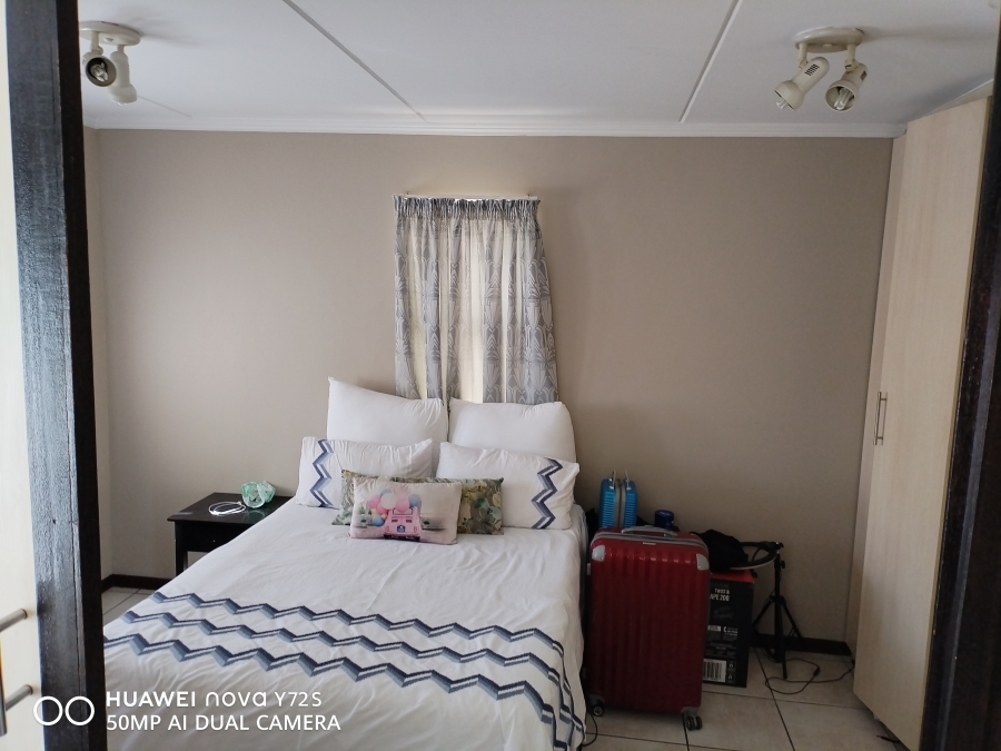 1 Bedroom Property for Sale in Kosmosdal Gauteng