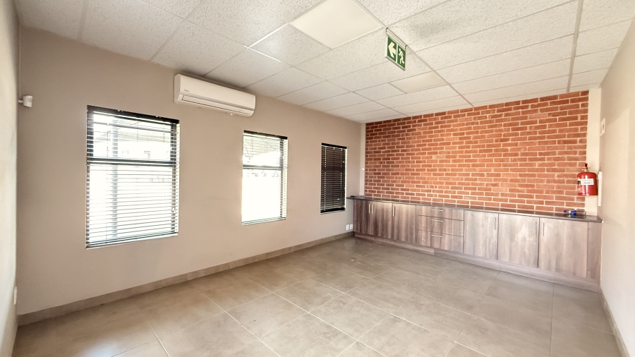 Commercial Property for Sale in Knoppieslaagte Gauteng