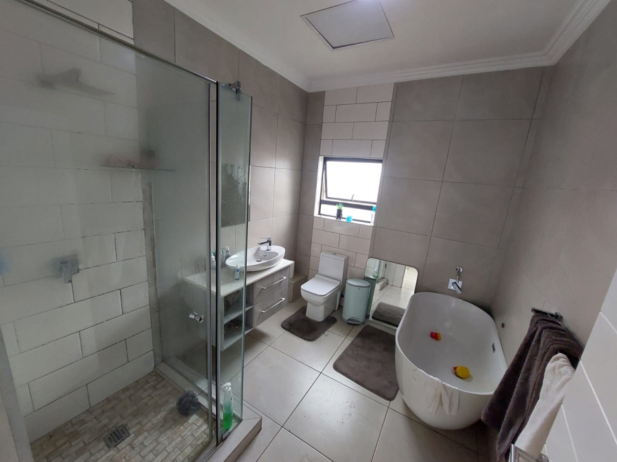 To Let 4 Bedroom Property for Rent in Copperleaf Estate Gauteng