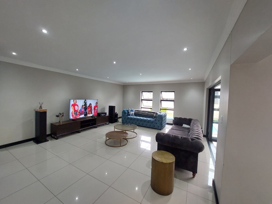 To Let 4 Bedroom Property for Rent in Copperleaf Estate Gauteng