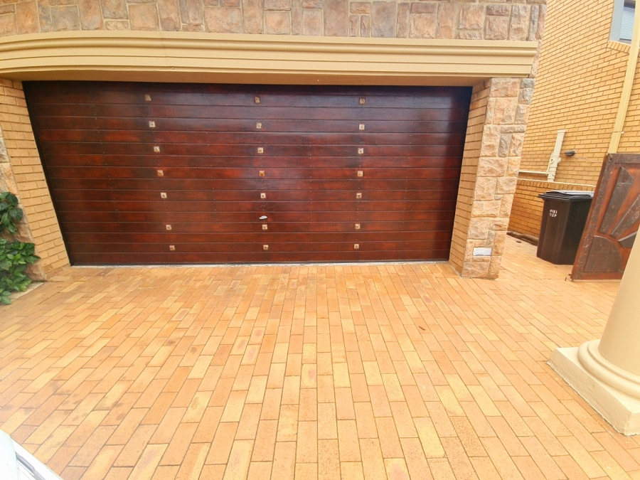 4 Bedroom Property for Sale in Helderkruin Gauteng