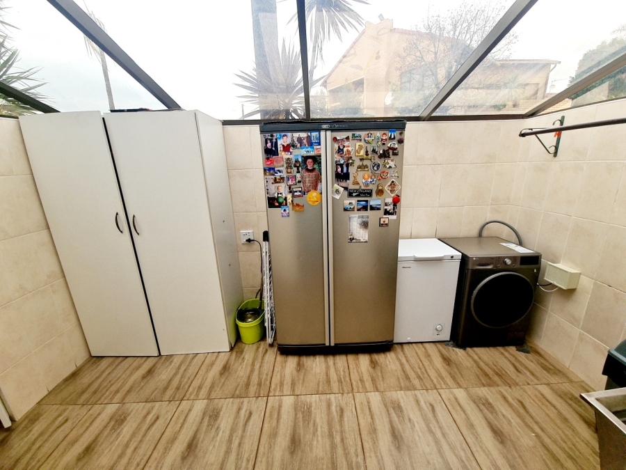 4 Bedroom Property for Sale in Helderkruin Gauteng