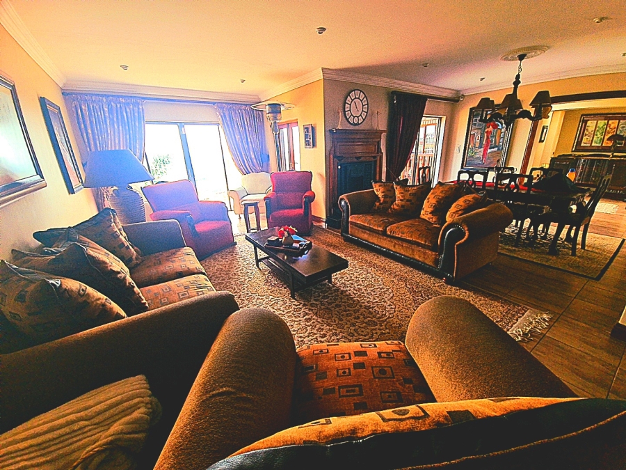 4 Bedroom Property for Sale in Helderkruin Gauteng