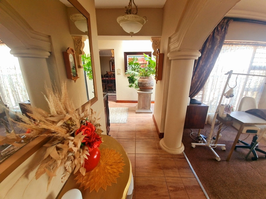 4 Bedroom Property for Sale in Helderkruin Gauteng