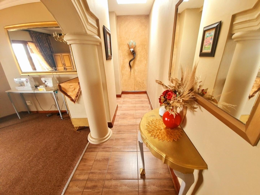 4 Bedroom Property for Sale in Helderkruin Gauteng