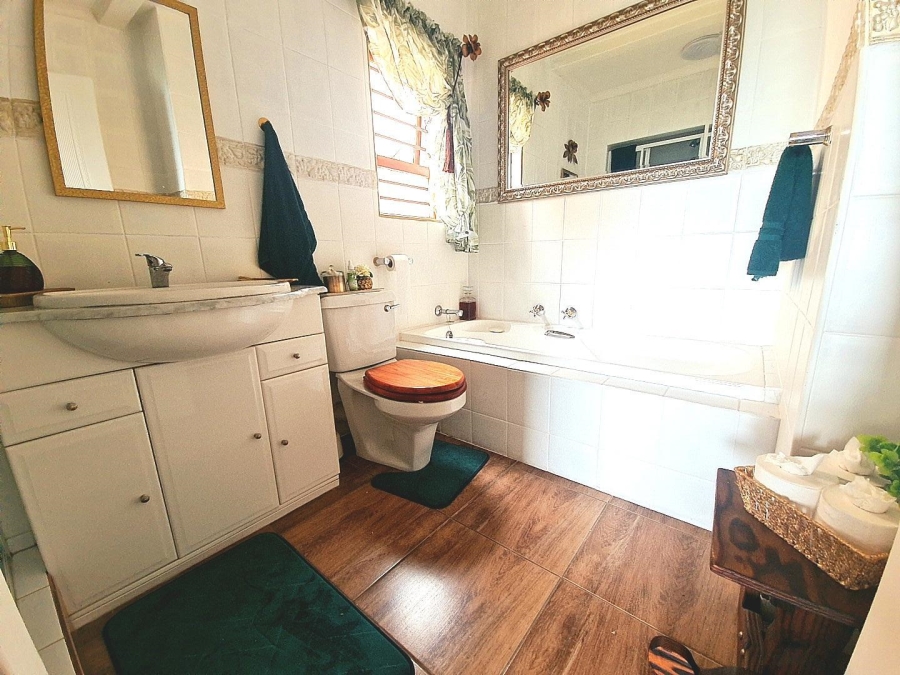 4 Bedroom Property for Sale in Helderkruin Gauteng