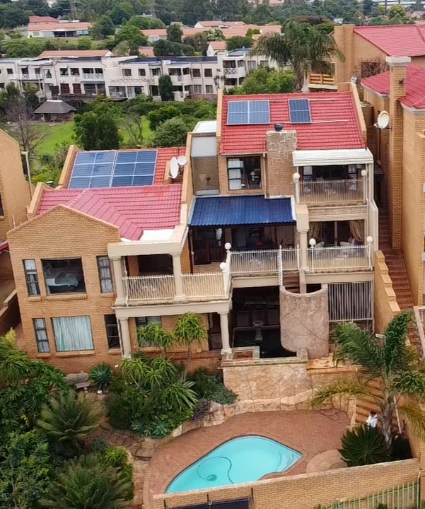 4 Bedroom Property for Sale in Helderkruin Gauteng