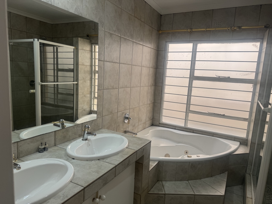 To Let 3 Bedroom Property for Rent in River Club Gauteng