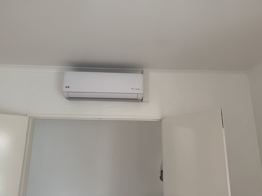 To Let 3 Bedroom Property for Rent in River Club Gauteng