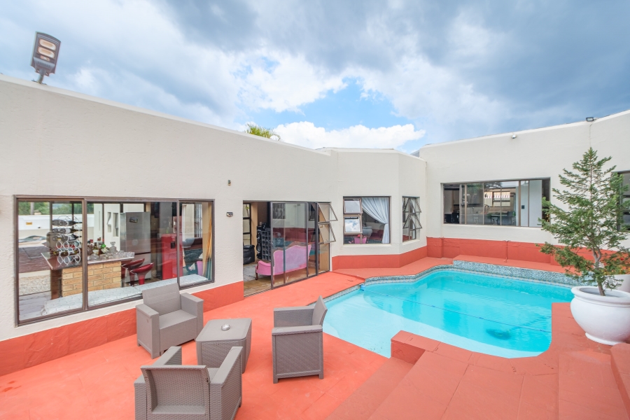 4 Bedroom Property for Sale in Little Falls Gauteng