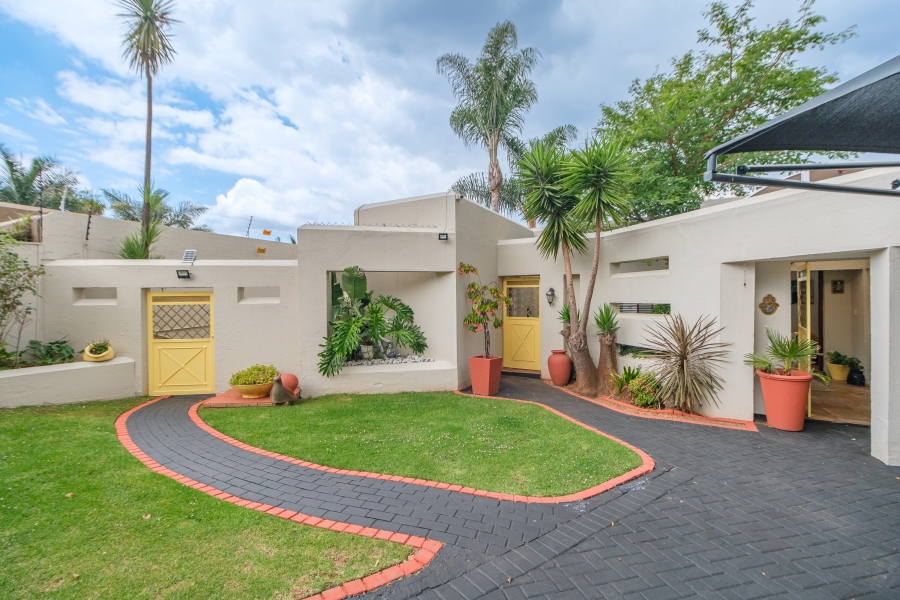 4 Bedroom Property for Sale in Little Falls Gauteng