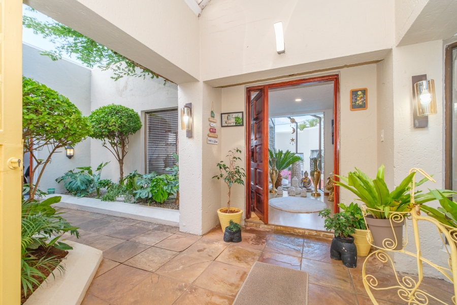 4 Bedroom Property for Sale in Little Falls Gauteng