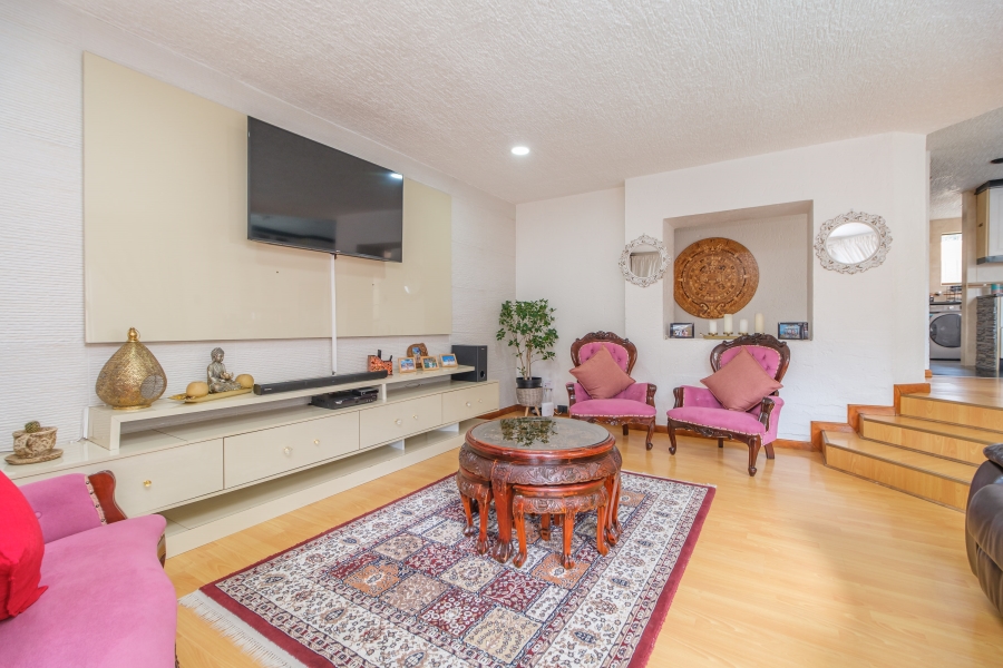 4 Bedroom Property for Sale in Little Falls Gauteng