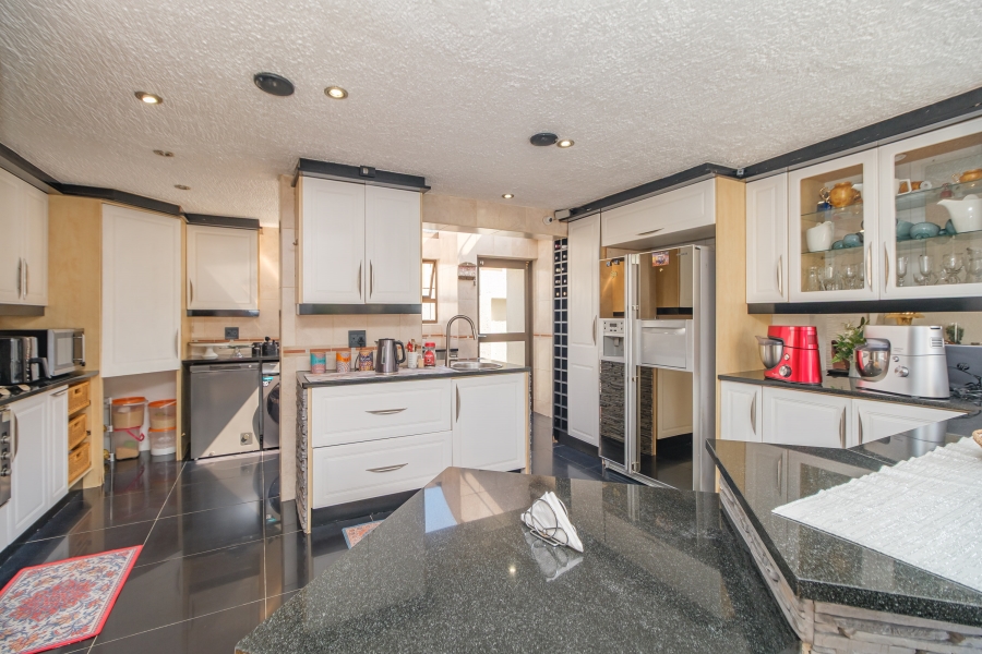 4 Bedroom Property for Sale in Little Falls Gauteng