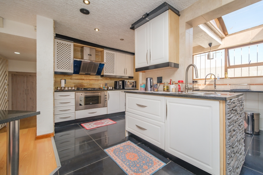 4 Bedroom Property for Sale in Little Falls Gauteng