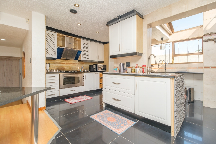 4 Bedroom Property for Sale in Little Falls Gauteng