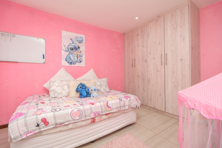 4 Bedroom Property for Sale in Little Falls Gauteng