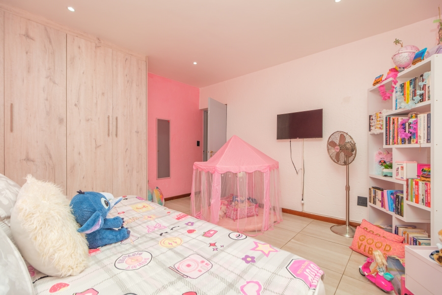 4 Bedroom Property for Sale in Little Falls Gauteng