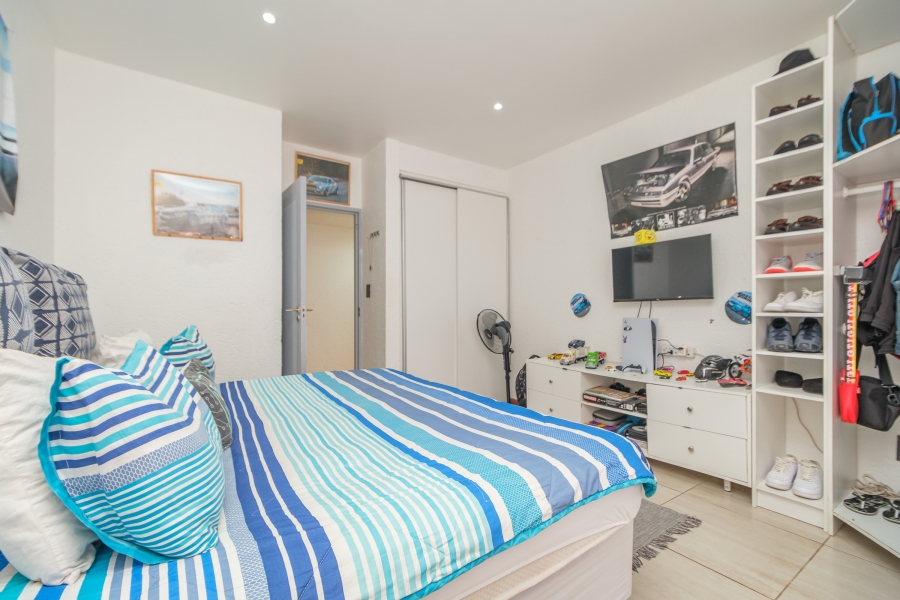 4 Bedroom Property for Sale in Little Falls Gauteng