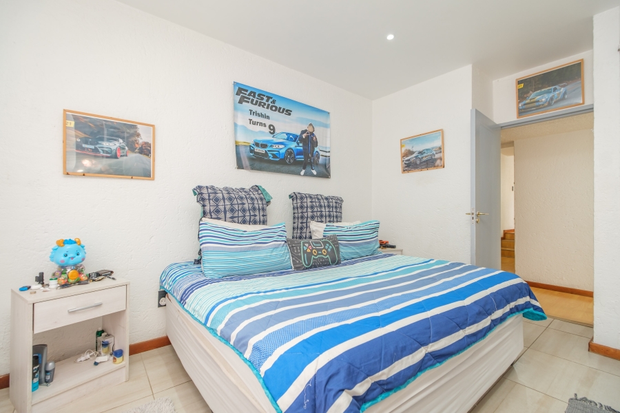 4 Bedroom Property for Sale in Little Falls Gauteng