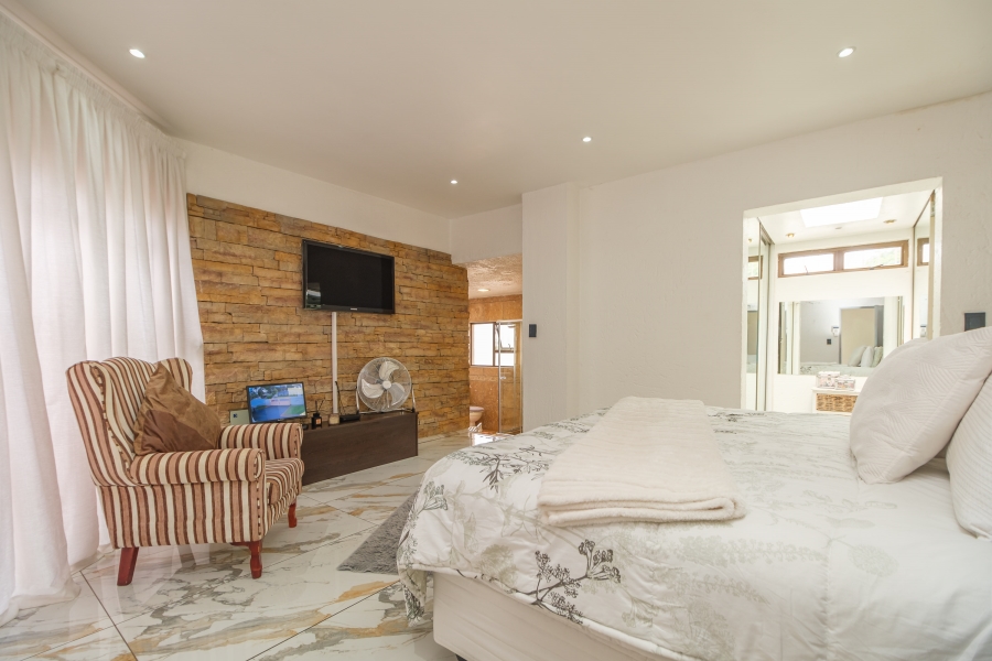 4 Bedroom Property for Sale in Little Falls Gauteng