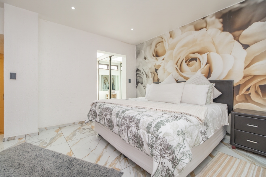 4 Bedroom Property for Sale in Little Falls Gauteng