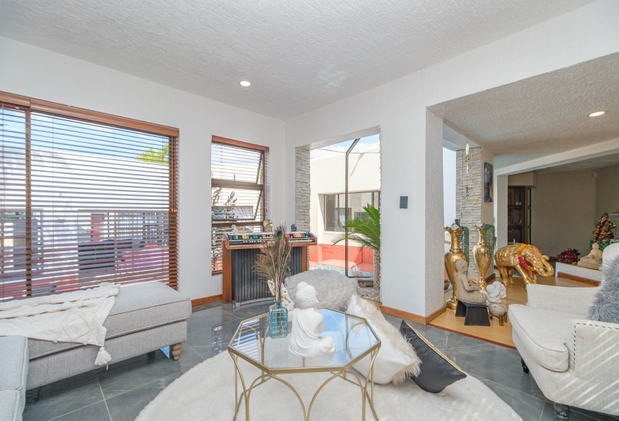 4 Bedroom Property for Sale in Little Falls Gauteng