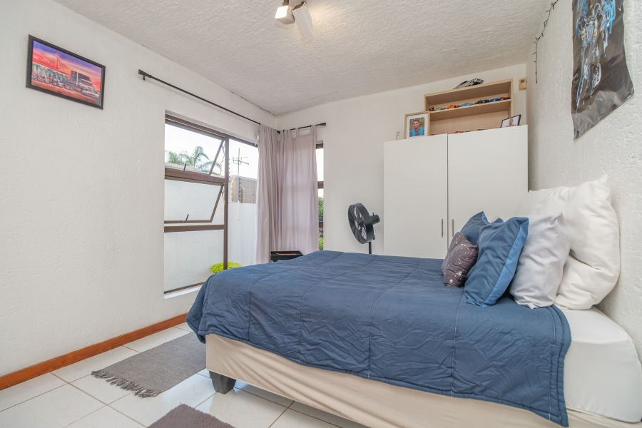 4 Bedroom Property for Sale in Little Falls Gauteng