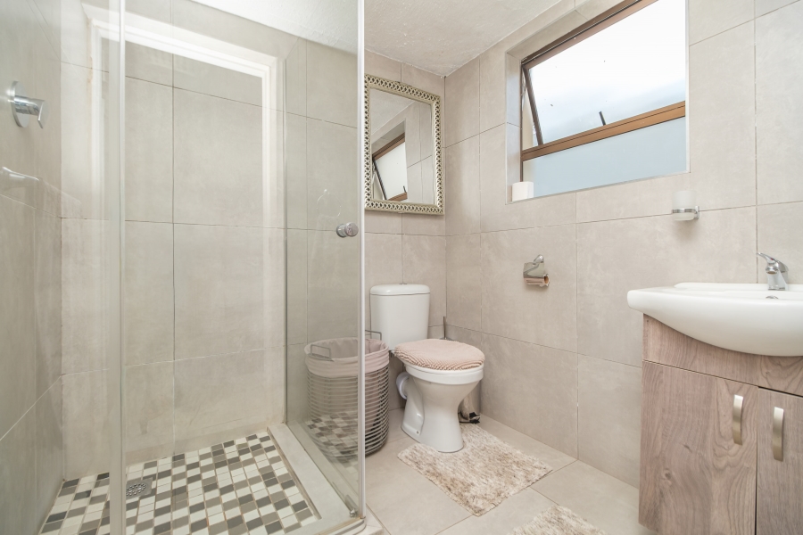 4 Bedroom Property for Sale in Little Falls Gauteng