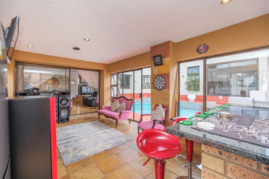 4 Bedroom Property for Sale in Little Falls Gauteng